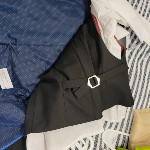 Boy Suit with vest, shirt and bowtie - 3T - Picture 3 of 11